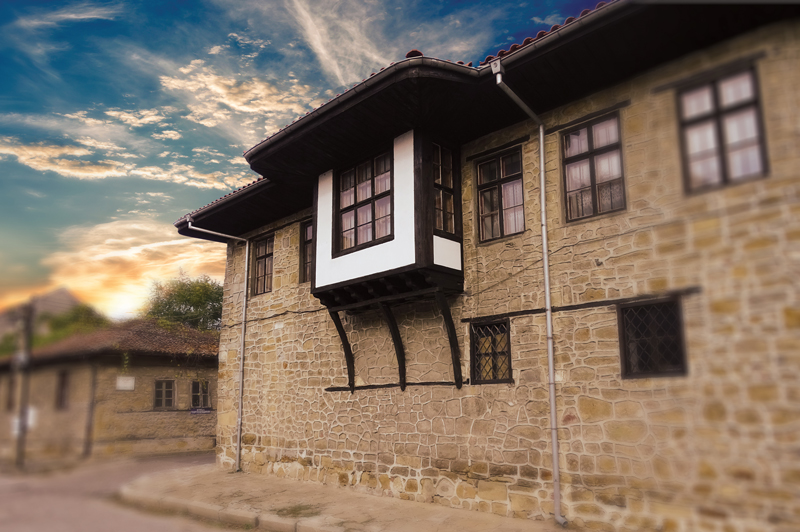 СЛАДКАРОВАТА КЪЩА